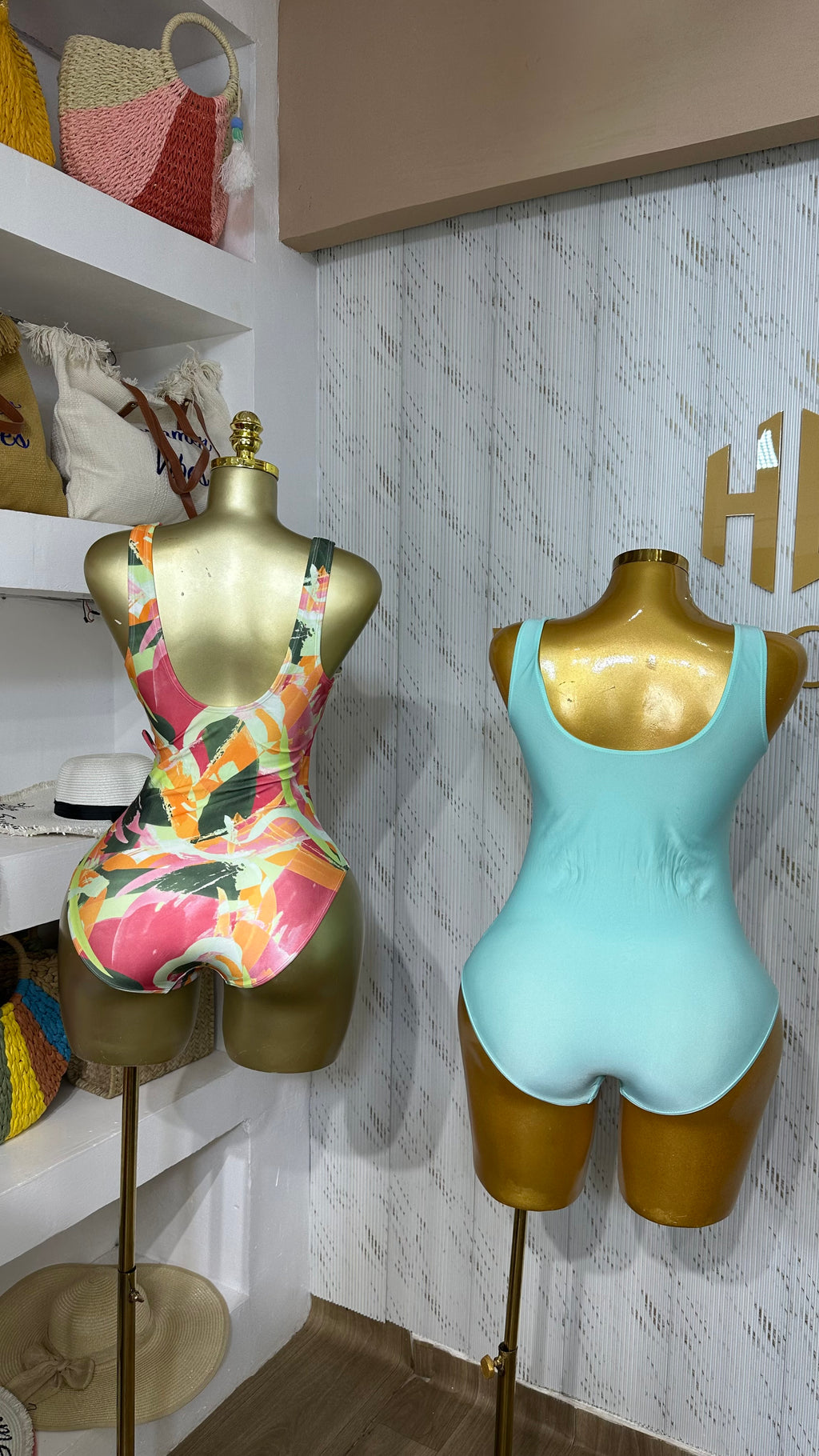 CLEARANCE SALES 034