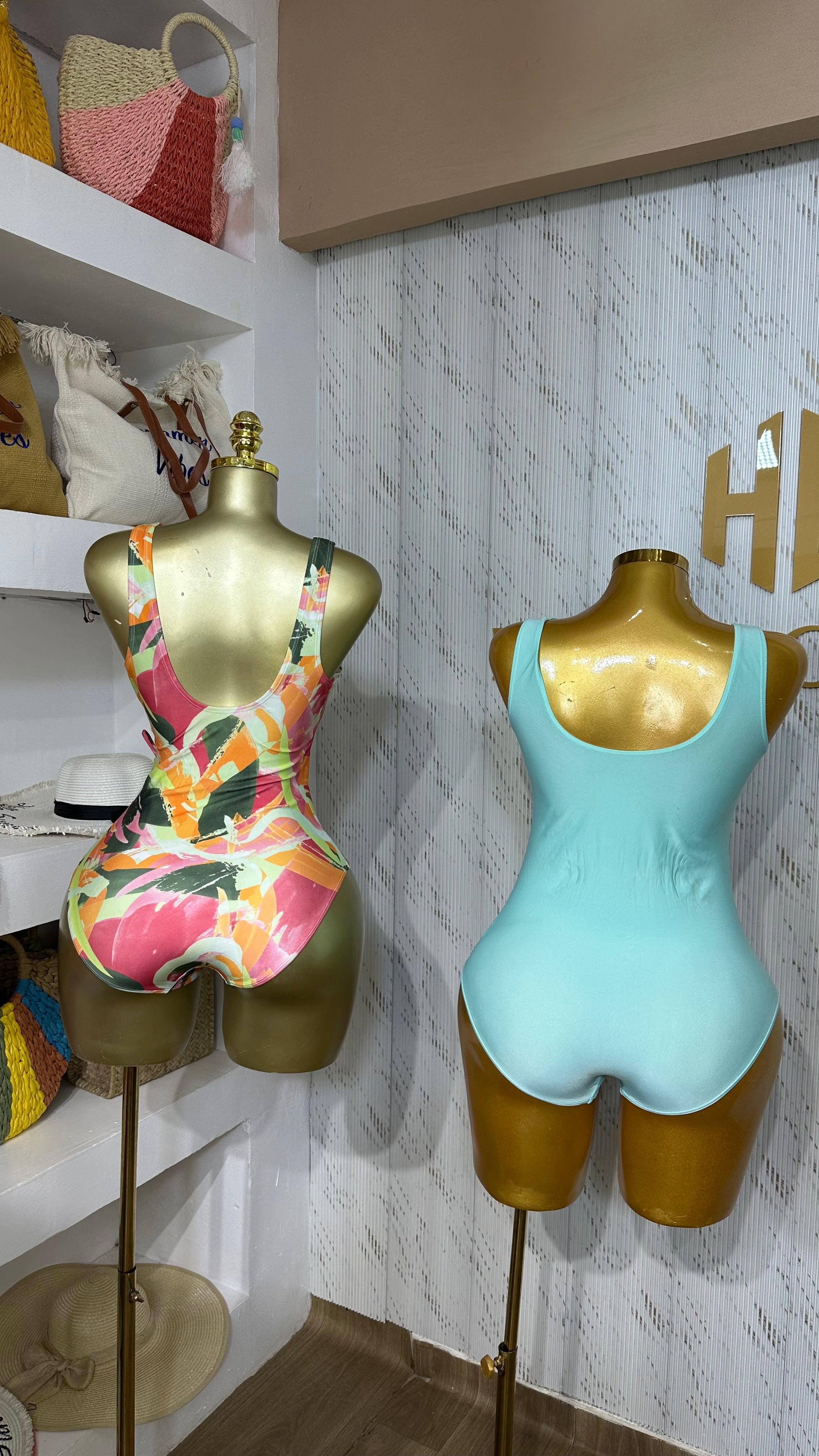 CLEARANCE SALES 034